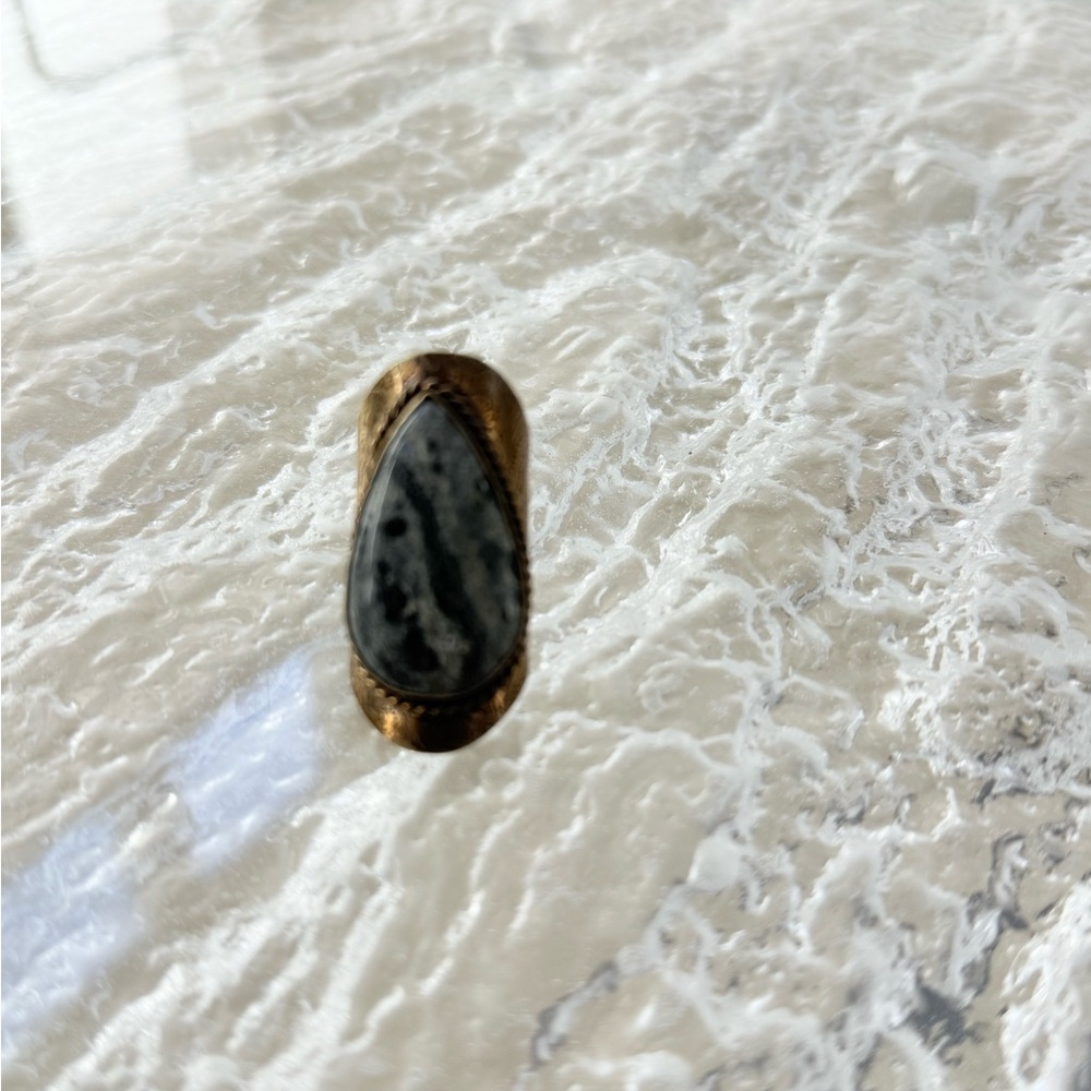 Elegant Black and Gold Teardrop Ring